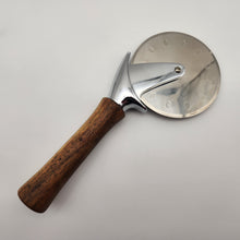 Load image into Gallery viewer, Pizza cutter in bacote
