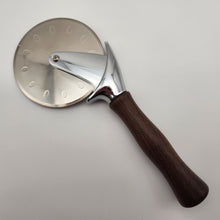 Load image into Gallery viewer, Pizza cutter in wenge
