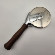 Load image into Gallery viewer, Pizza cutter in wenge
